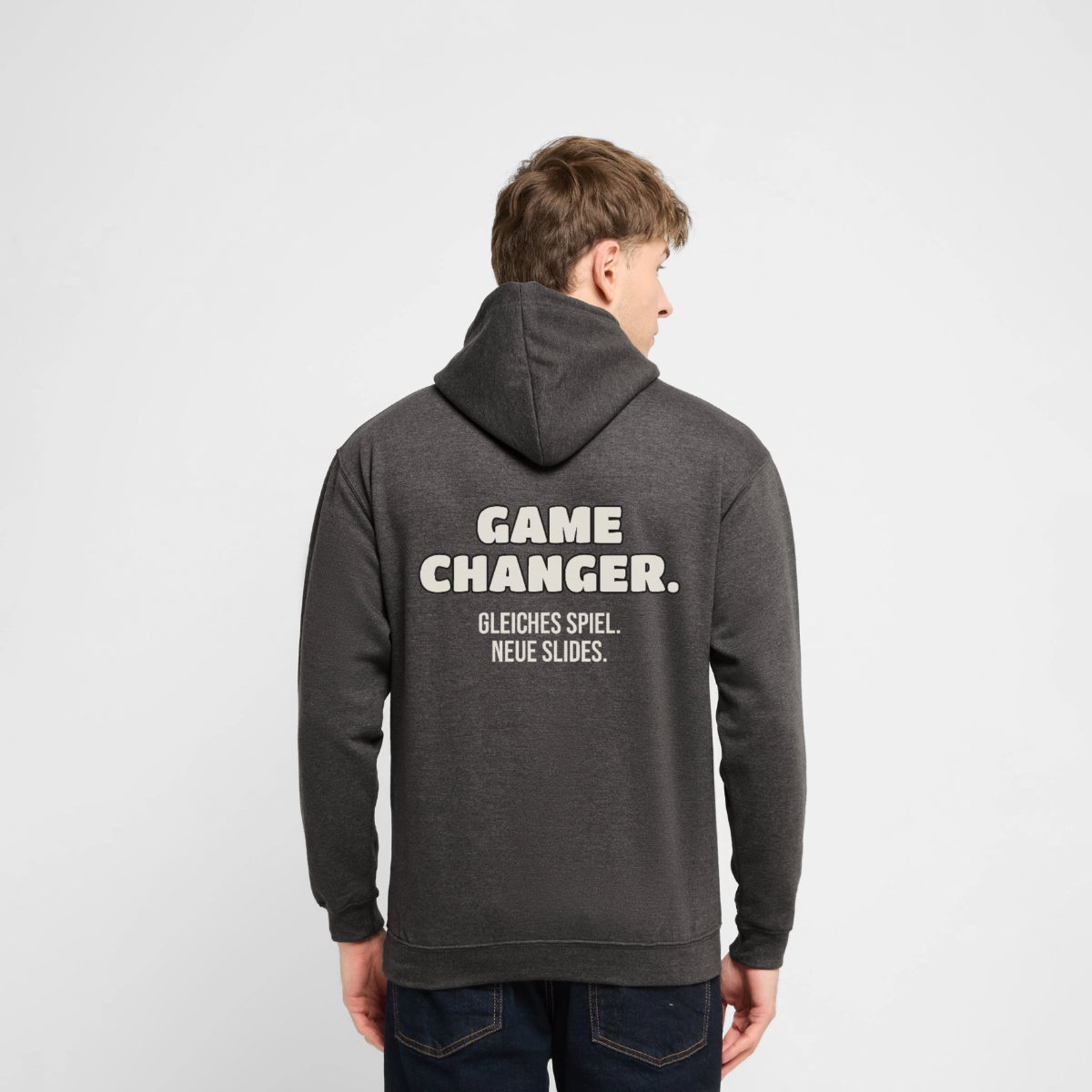 "Game Changer. Gleiches Spiel. Neue Slides." Motiv-Hoodie unisex, Farbe Anthrazit, Model