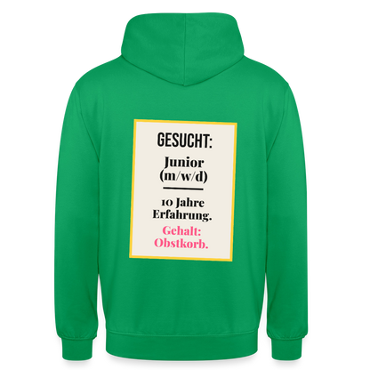 Gesucht: Junior. 10 Jahre Erfahrung. Gehalt: Obstkorb. Motiv-Hoodie unisex, Farbe Kelly Green