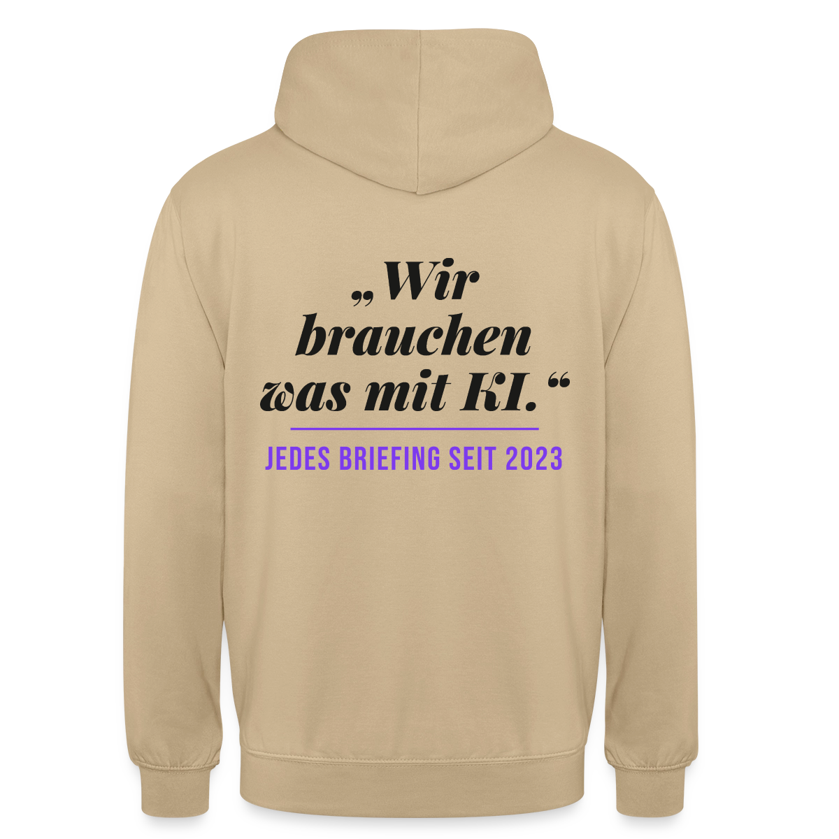 Wir brauchen was mit KI. Jedes Briefing seit 2023. Motiv-Hoodie unisex, Farbe Beige