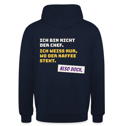 "Ich bin nicht der Chef. Ich weiß nur, wo der Kaffee steht." Motiv-Hoodie unisex, Farbe Navy