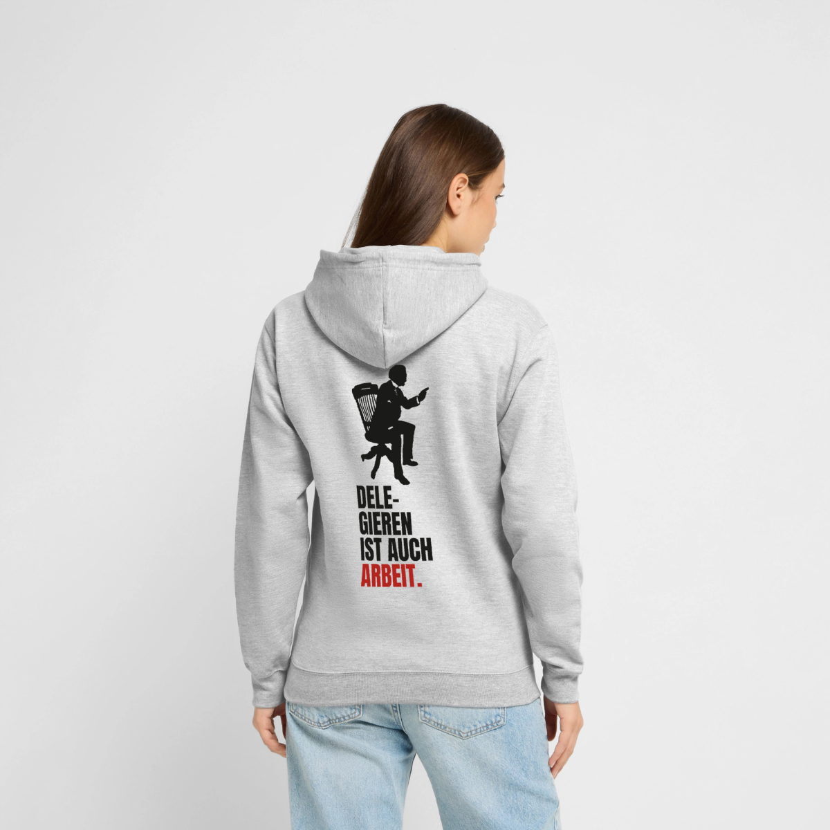 Delegieren ist auch Arbeit. Motiv-Hoodie unisex, Farbe Hellgrau meliert, Model