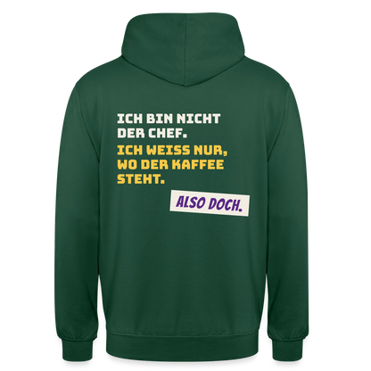 "Ich bin nicht der Chef. Ich weiß nur, wo der Kaffee steht." Motiv-Hoodie unisex, Farbe Flaschengrün