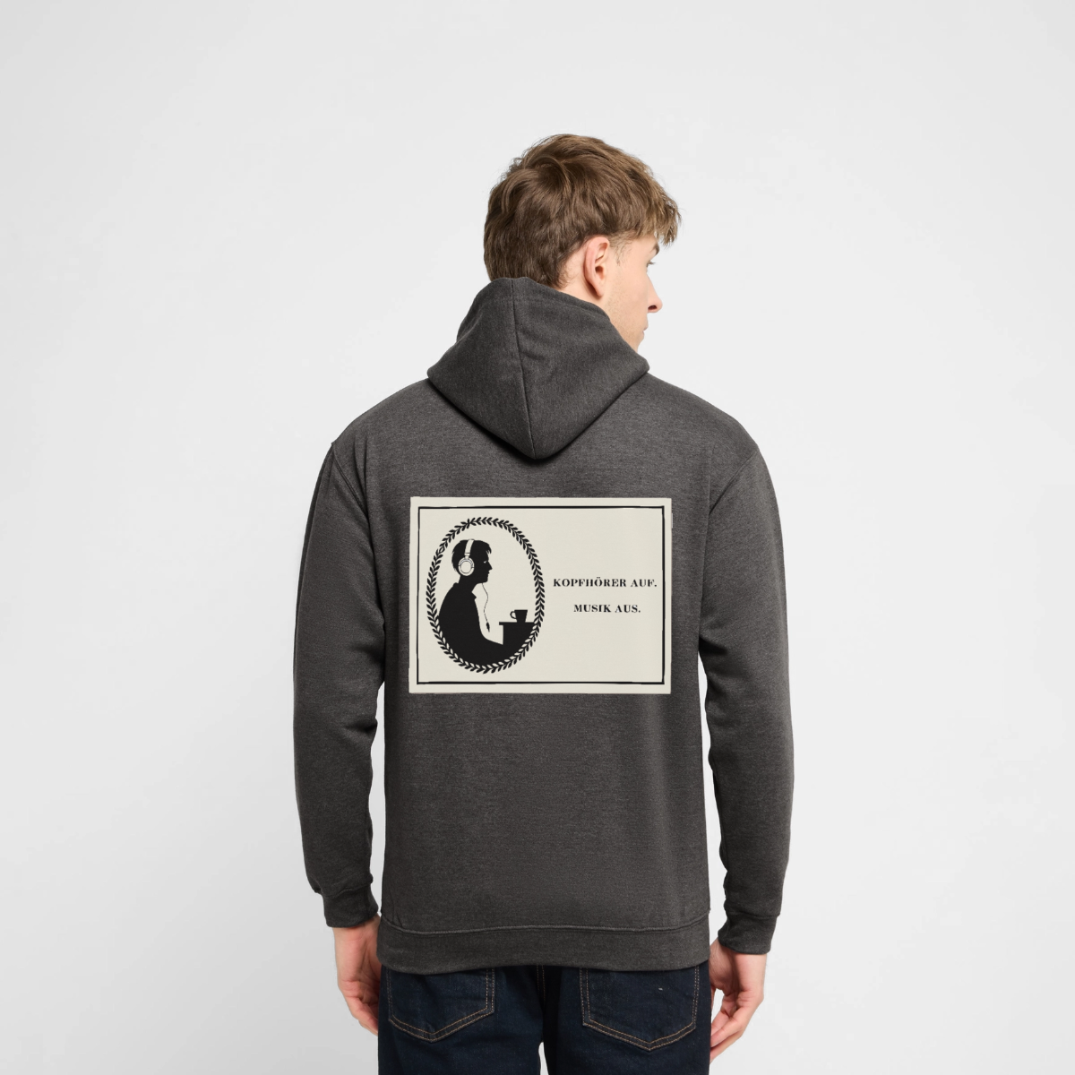 Kopfhörer auf. Musik aus. Motiv-Hoodie unisex, Farbe Anthrazit, Model