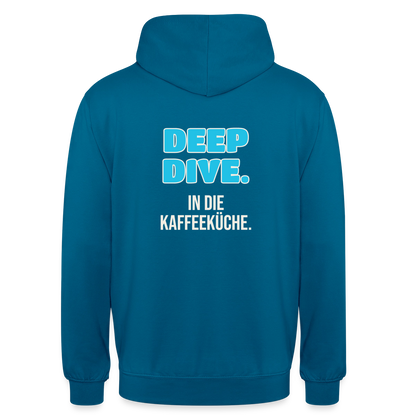 "Deep Dive. In die Kaffeeküche." Motiv-Hoodie unisex, Farbe Tiefseeblau