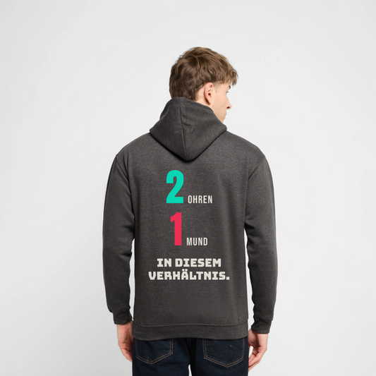 "2 Ohren. 1 Mund. In diesem Verhältnis." Motiv-Hoodie unisex, Farbe Anthrazit, Model