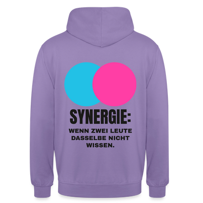 Synergie: Wenn zwei Leute dasselbe nicht wissen. Motiv-Hoodie unisex, Farbe Lavendel