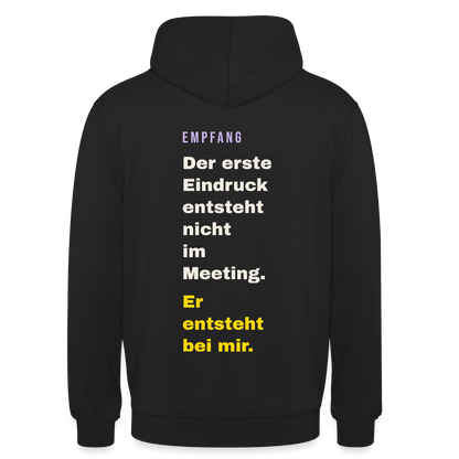 Der erste Eindruck entsteht nicht im Meeting. Er entsteht bei mir. Motiv-Hoodie unisex, Farbe Schwarz