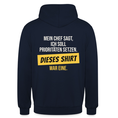 "Ich soll Prioritäten setzen. Dieses Shirt war eine." Motiv-Hoodie unisex, Farbe Navy