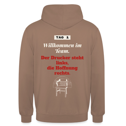 Willkommen im Team. Der Drucker steht links, die Hoffnung rechts. Motiv-Hoodie unisex, Farbe Mokka