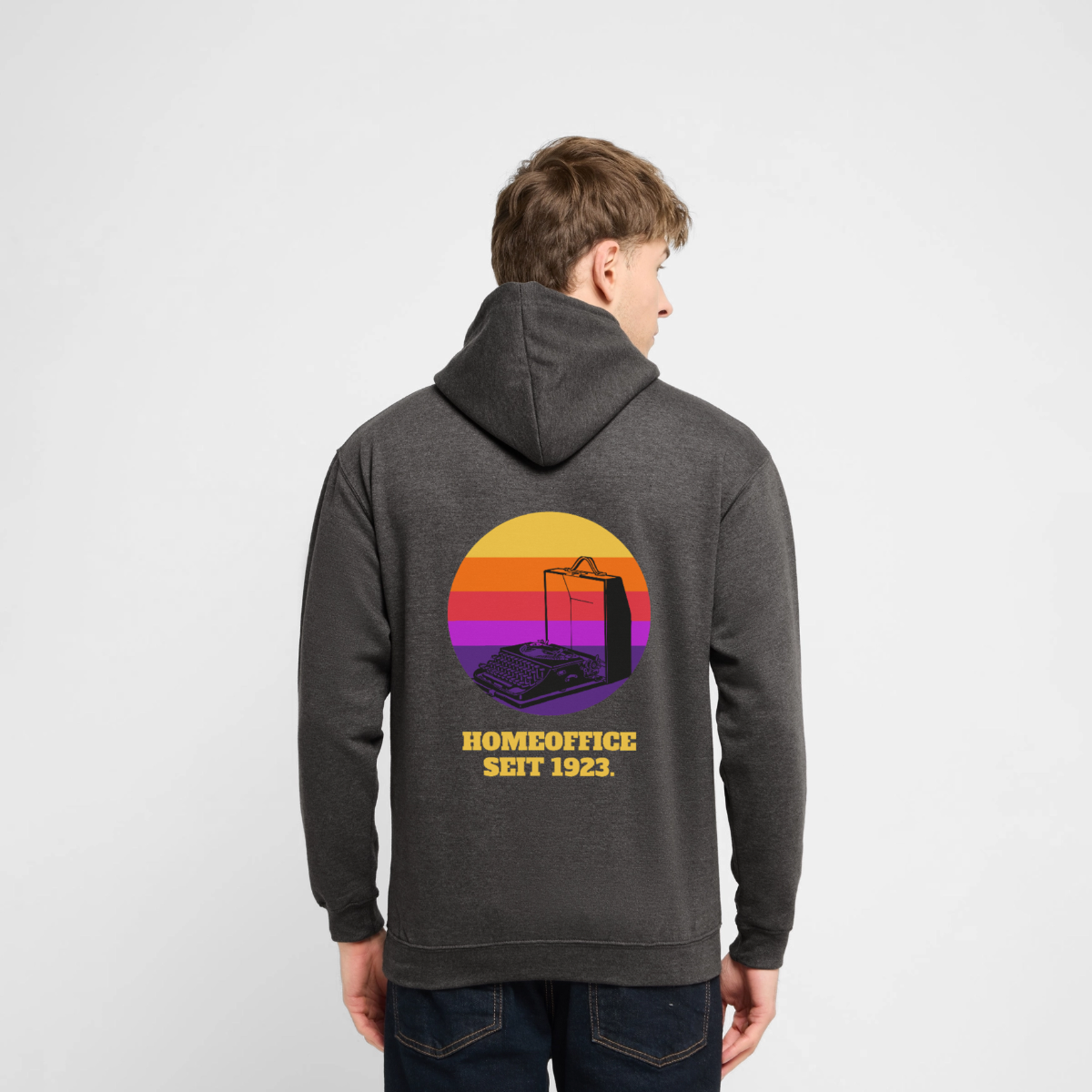 "Homeoffice seit 1923" Motiv-Hoodie unisex, Farbe Anthrazit, Model