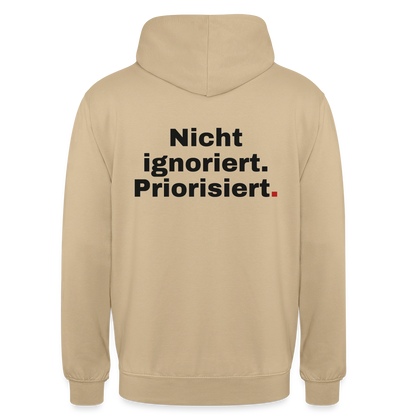 "Nicht ignoriert. Priorisiert." Motiv-Hoodie unisex, Farbe Beige