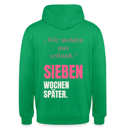 Wir melden uns zeitnah. Sieben Wochen später. Motiv-Hoodie unisex, Farbe Kelly Green