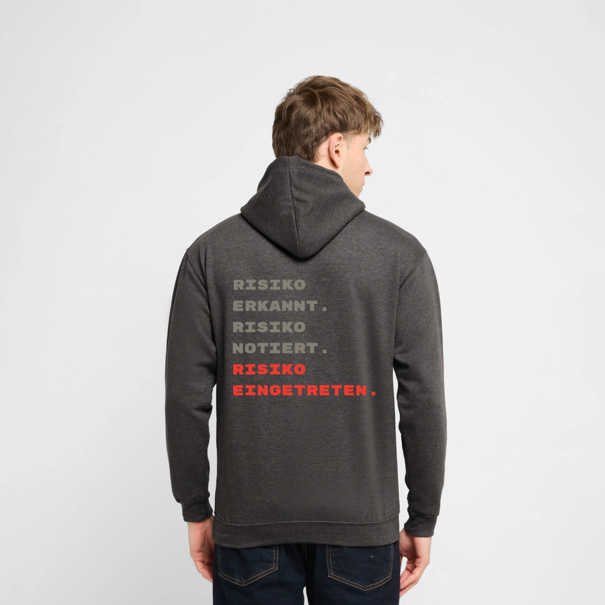 "Risiko erkannt. Risiko notiert. Risiko eingetreten." Motiv-Hoodie unisex, Farbe Anthrazit, Model