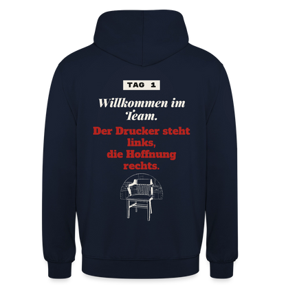 Willkommen im Team. Der Drucker steht links, die Hoffnung rechts. Motiv-Hoodie unisex, Farbe Navy
